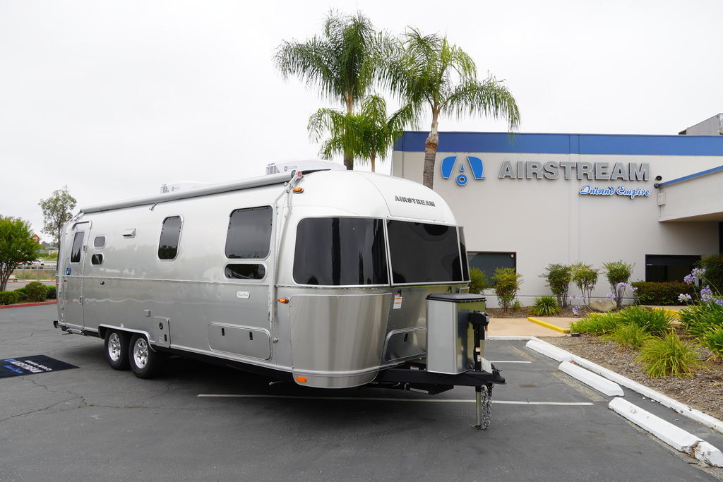 2026 Airstream Flying Cloud 27FBT Hatch 27FB TWIN in temecula CA