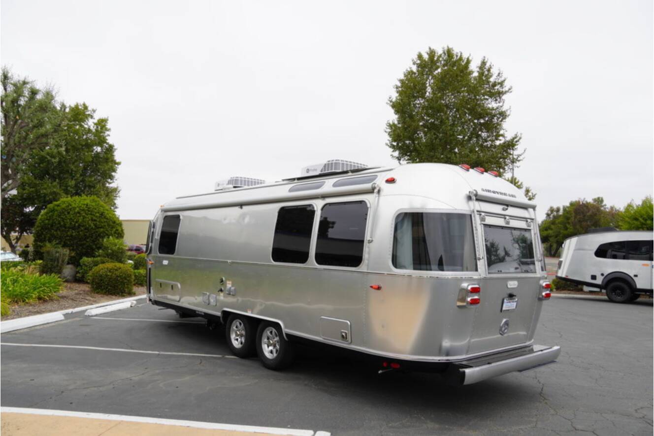 A photo of this 2026 Airstream Flying Cloud 27FBT Hatch