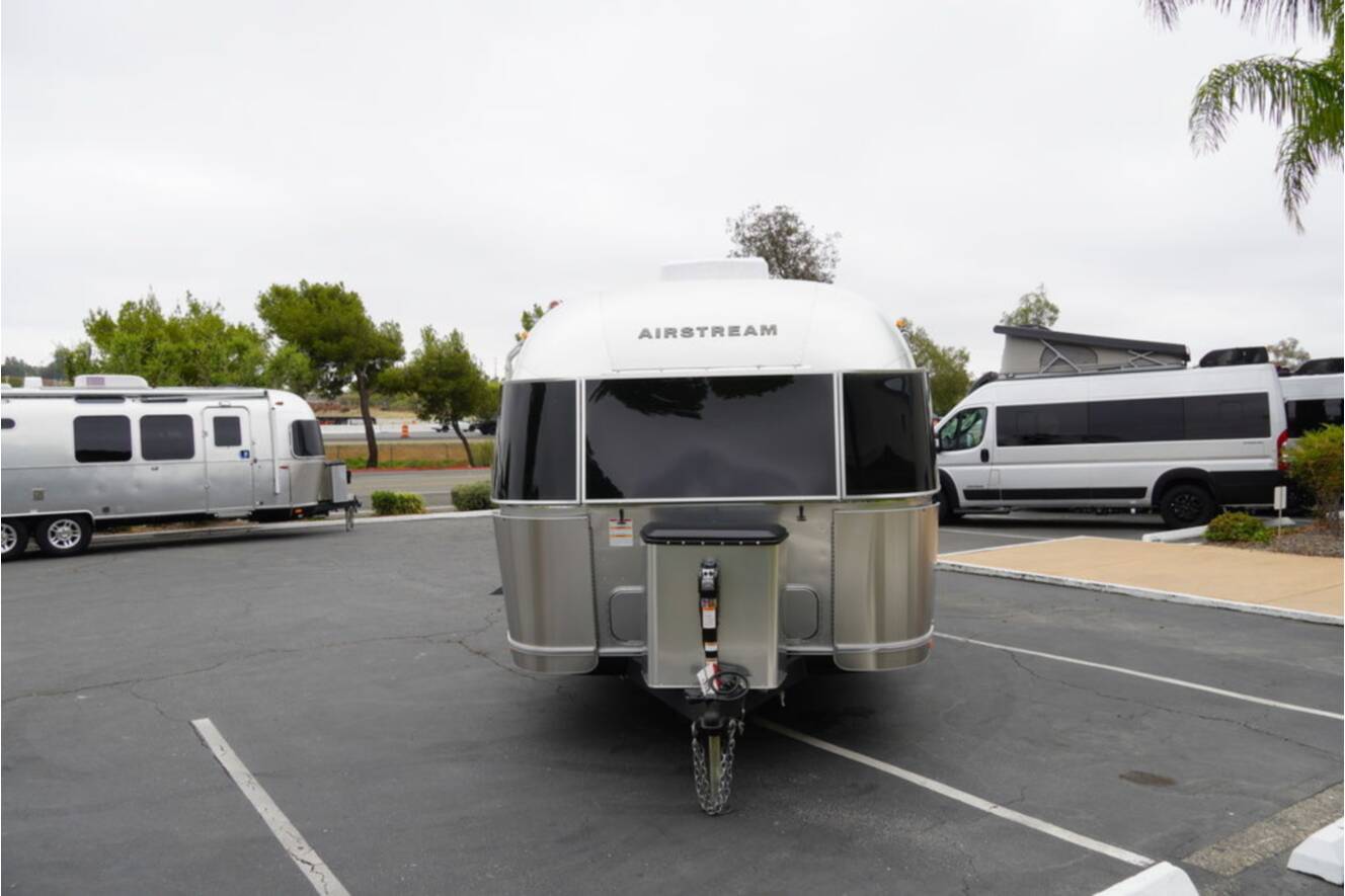A photo of this 2026 Airstream Flying Cloud 27FBT Hatch