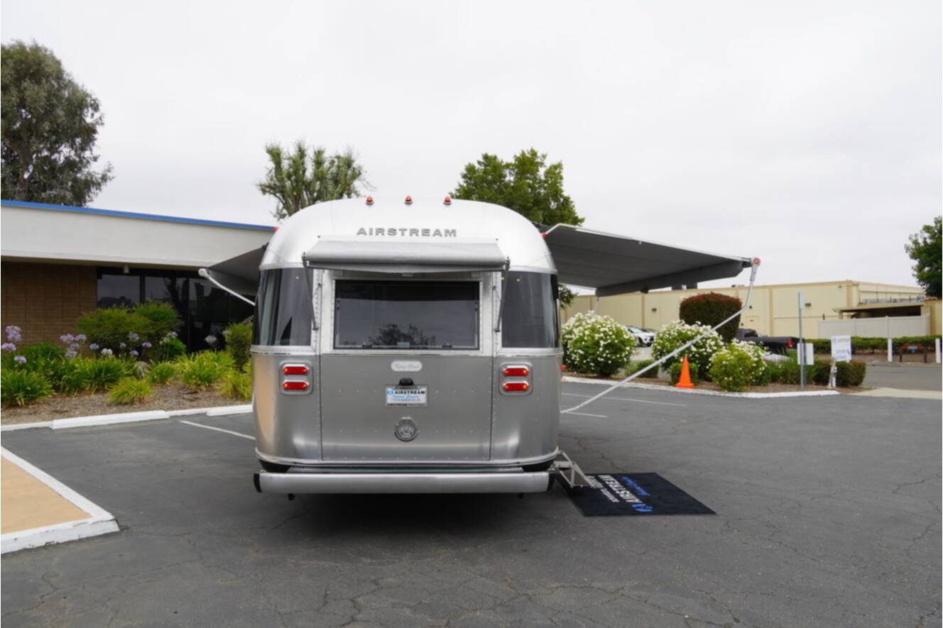 A photo of this 2026 Airstream Flying Cloud 27FBT Hatch