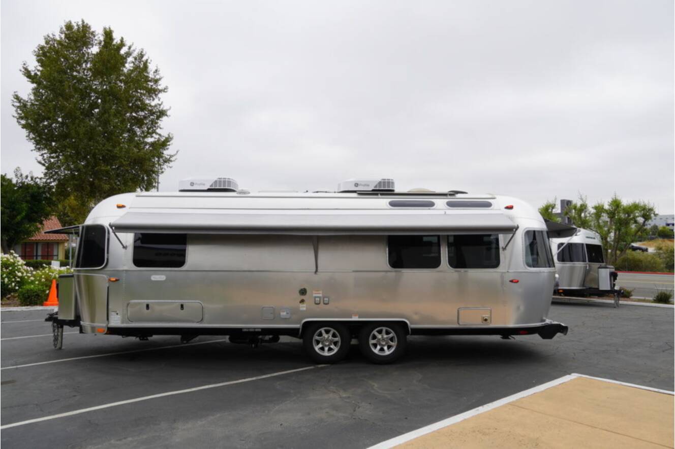 A photo of this 2026 Airstream Flying Cloud 27FBT Hatch