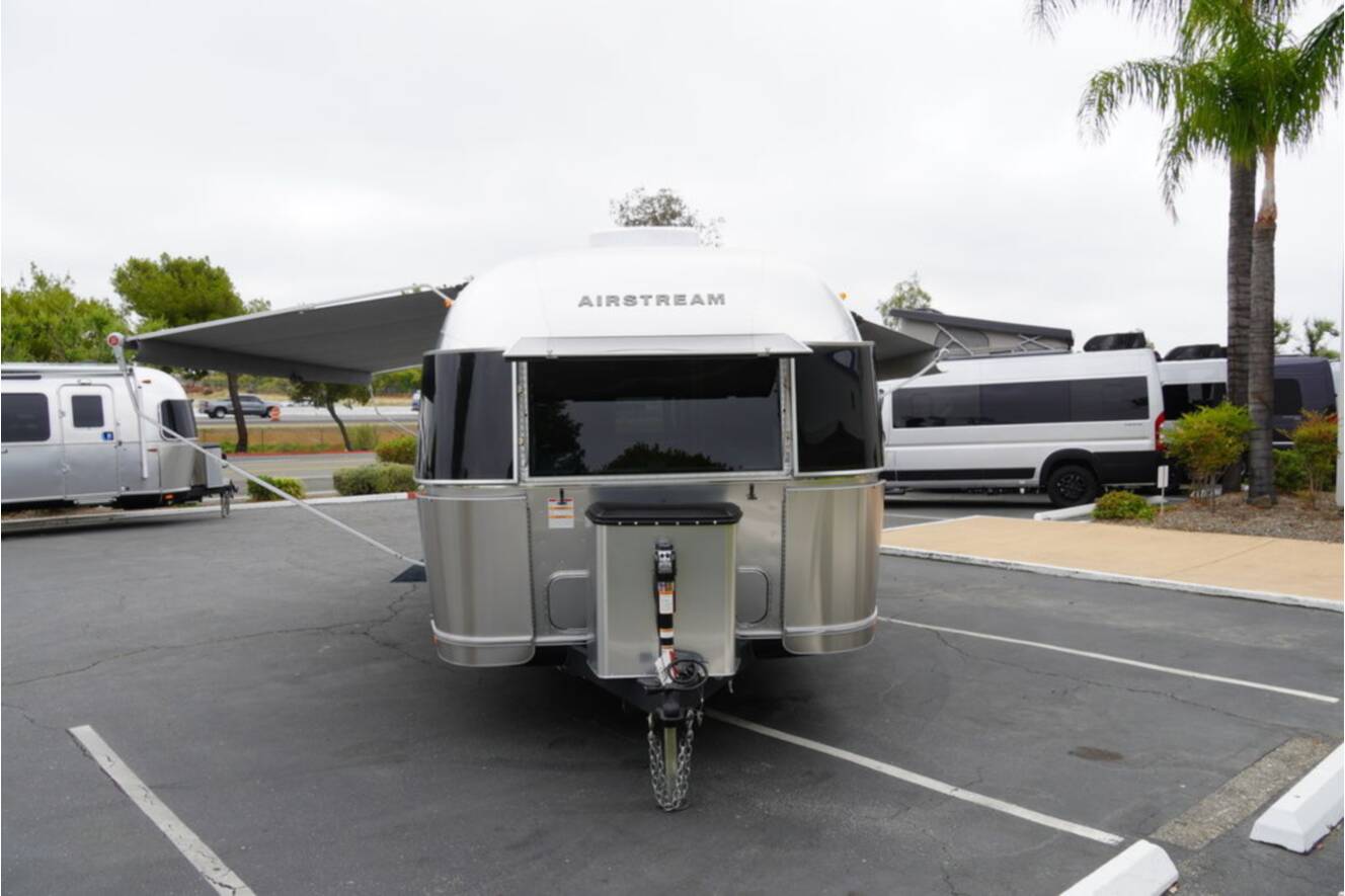 A photo of this 2026 Airstream Flying Cloud 27FBT Hatch