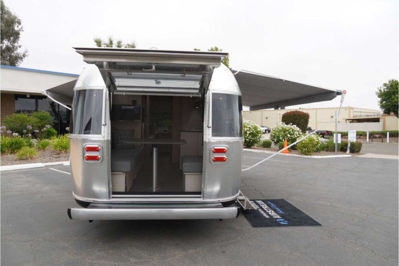 A photo of this 2026 Airstream Flying Cloud 27FBT Hatch
