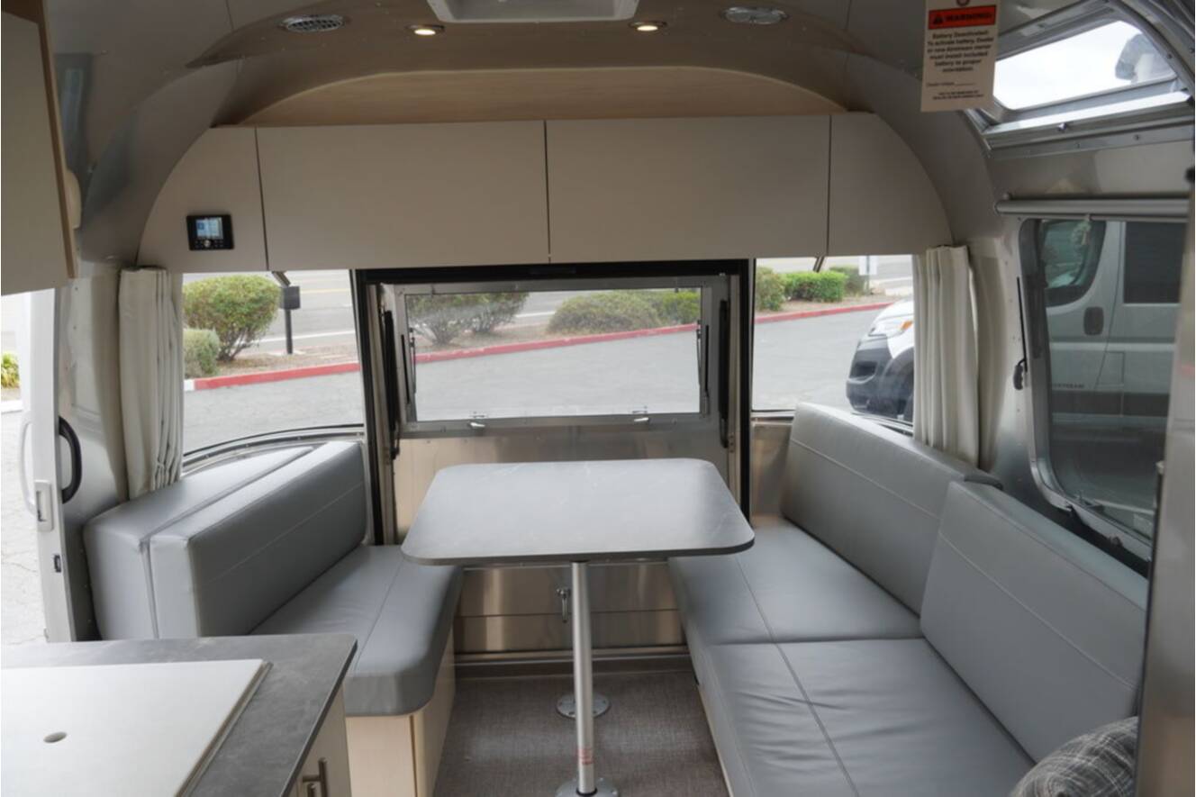 A photo of this 2026 Airstream Flying Cloud 27FBT Hatch