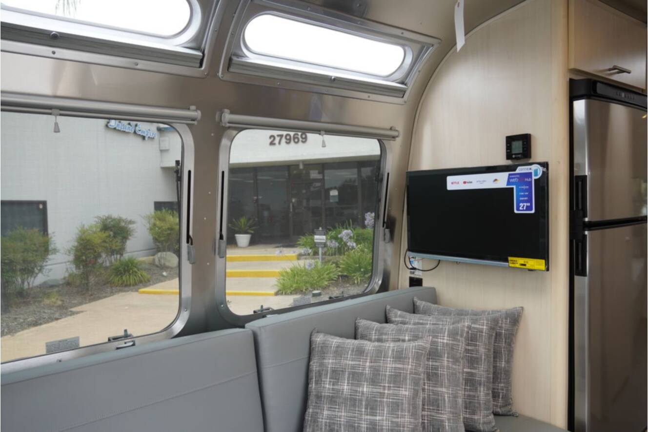 A photo of this 2026 Airstream Flying Cloud 27FBT Hatch