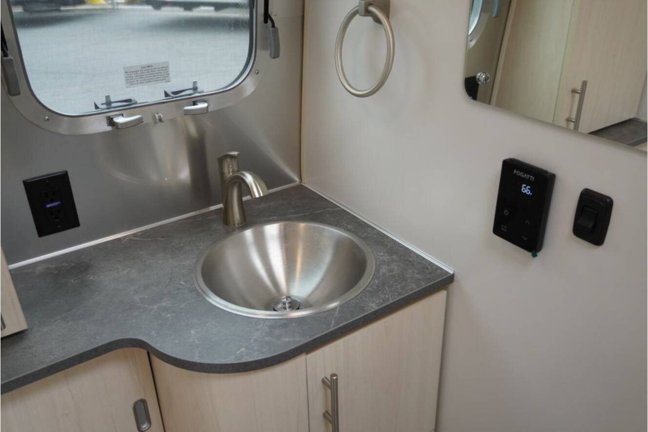 A photo of this 2026 Airstream Flying Cloud 27FBT Hatch