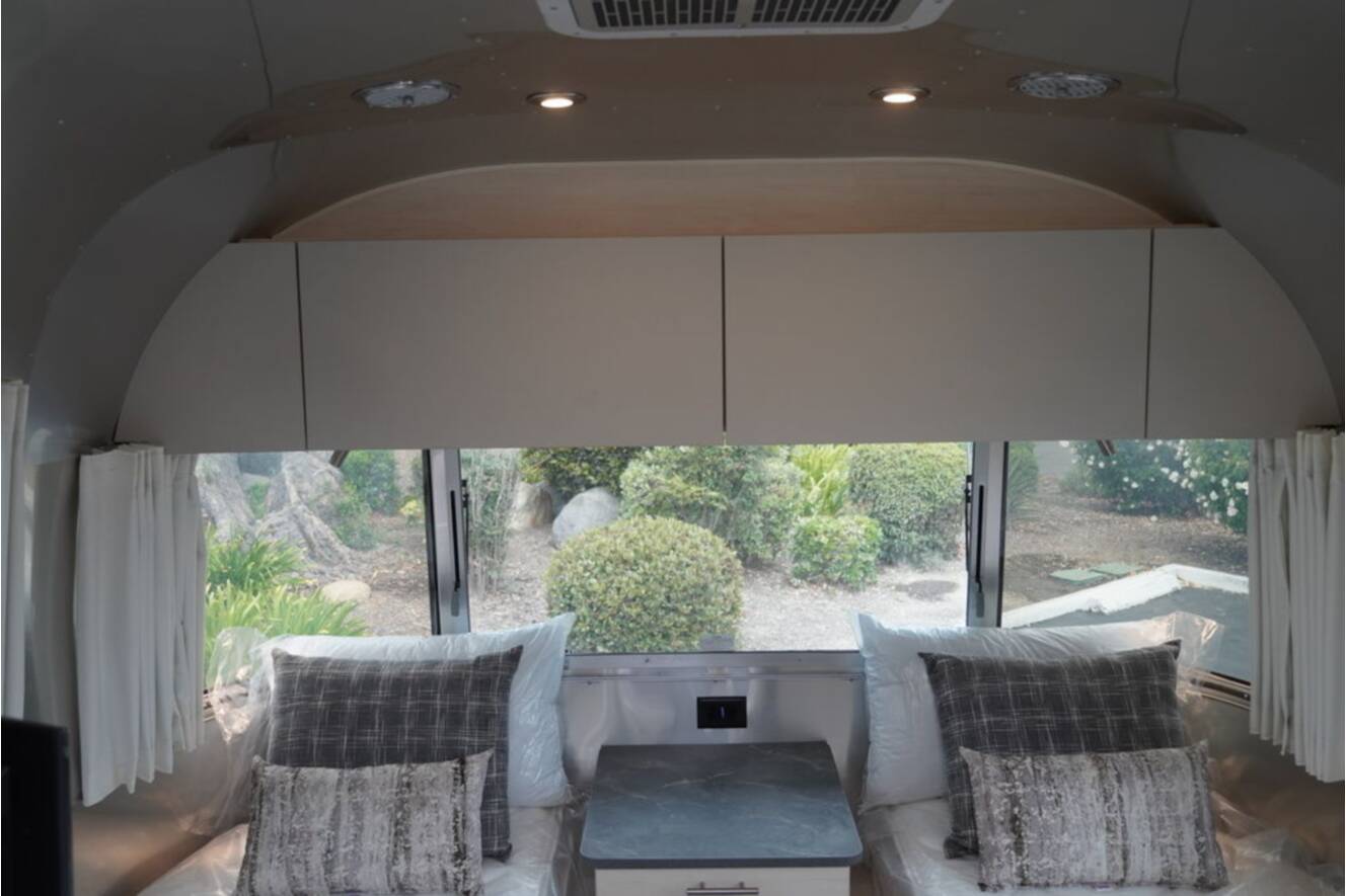 A photo of this 2026 Airstream Flying Cloud 27FBT Hatch