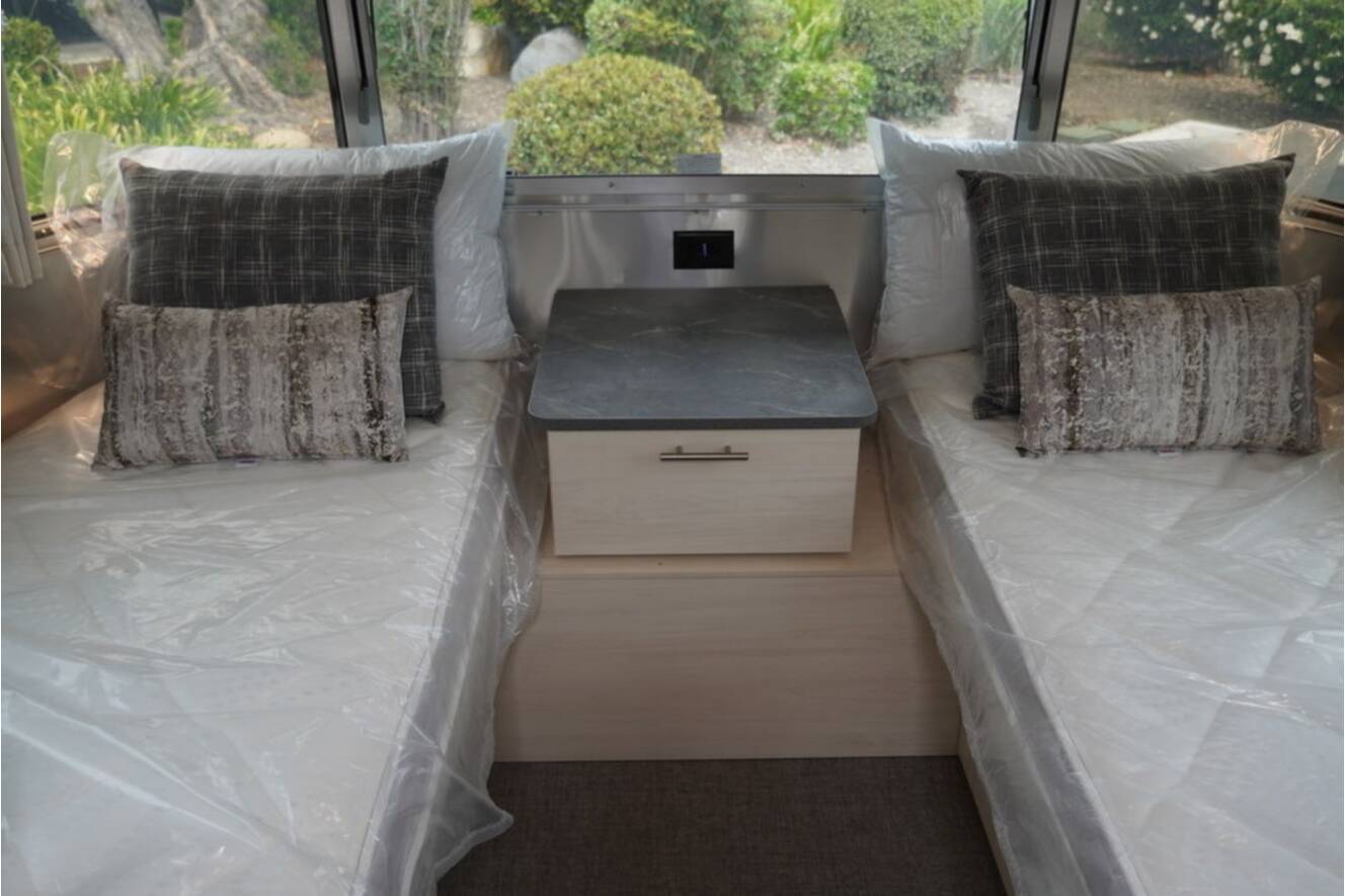 A photo of this 2026 Airstream Flying Cloud 27FBT Hatch