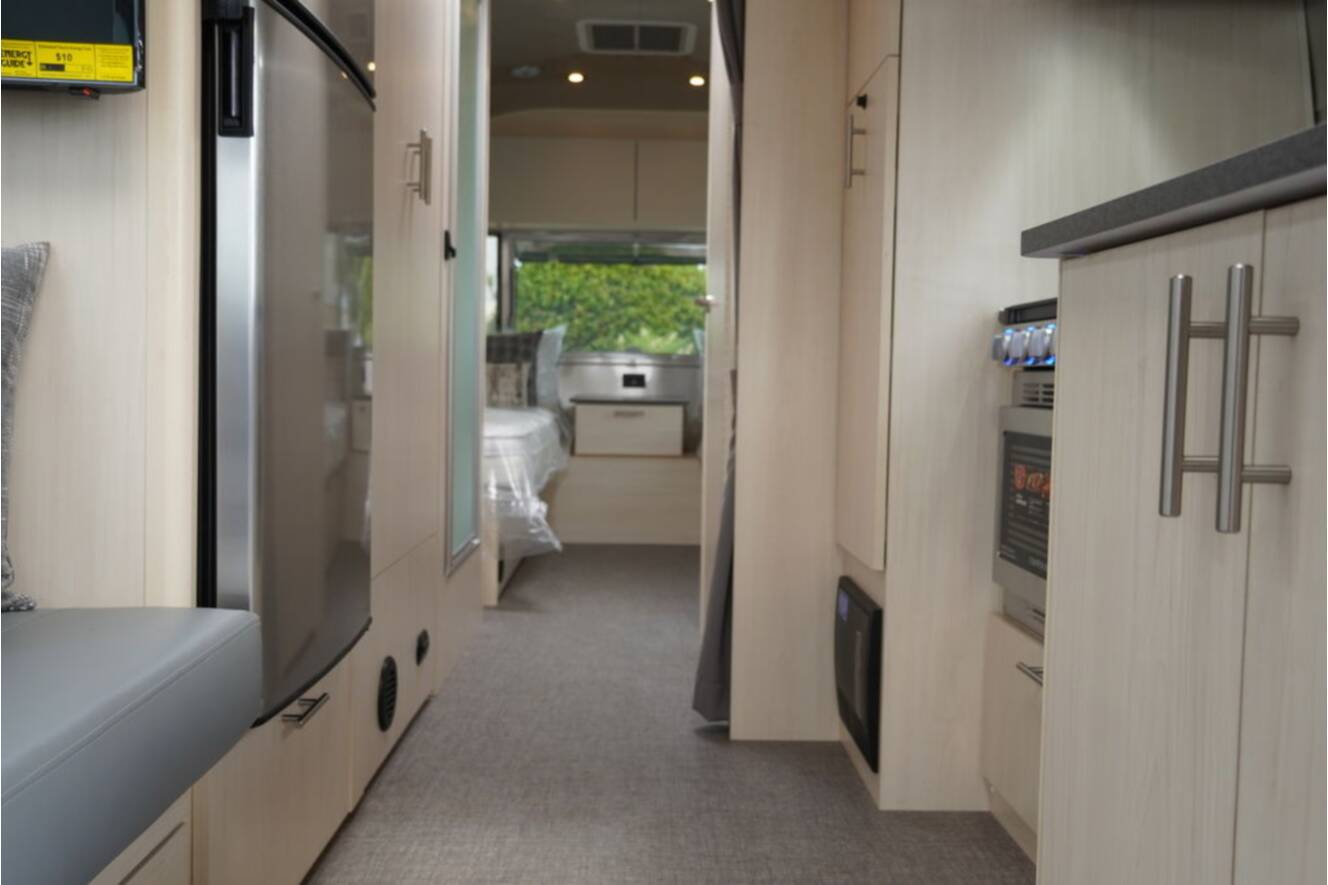 A photo of this 2026 Airstream Flying Cloud 27FBT Hatch