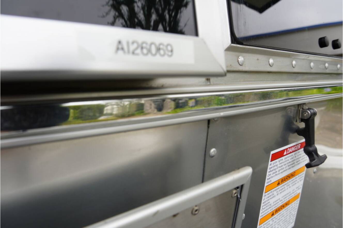 A photo of this 2026 Airstream Flying Cloud 27FBT Hatch