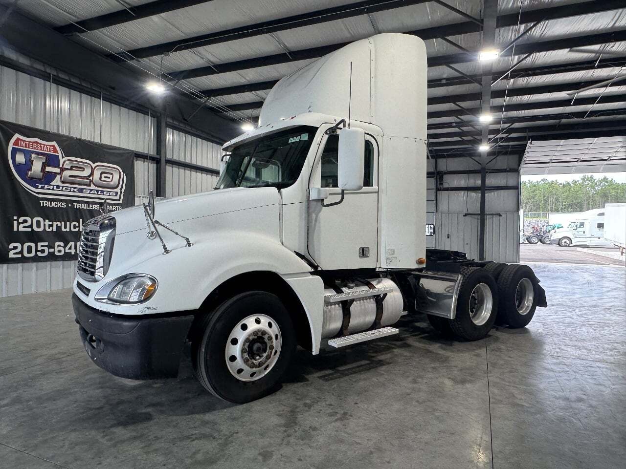 2015 FREIGHTLINER COLUMBIA in Pell City, AL