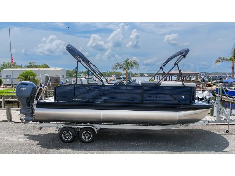2027 Bennington 22 S1 SWINGBACK