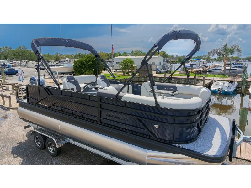2027 Bennington 22 S1 SWINGBACK