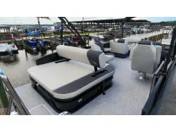 2027 Bennington 22 S1 SWINGBACK