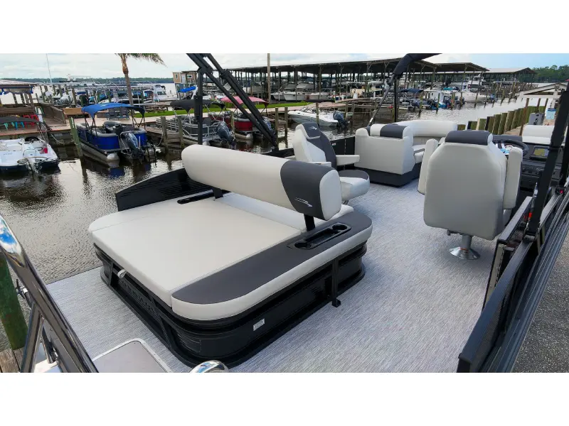 2027 Bennington 22 S1 SWINGBACK