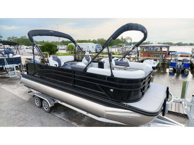 2027 Bennington 22 S1 SWINGBACK