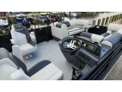 2027 Bennington 22 S1 SWINGBACK
