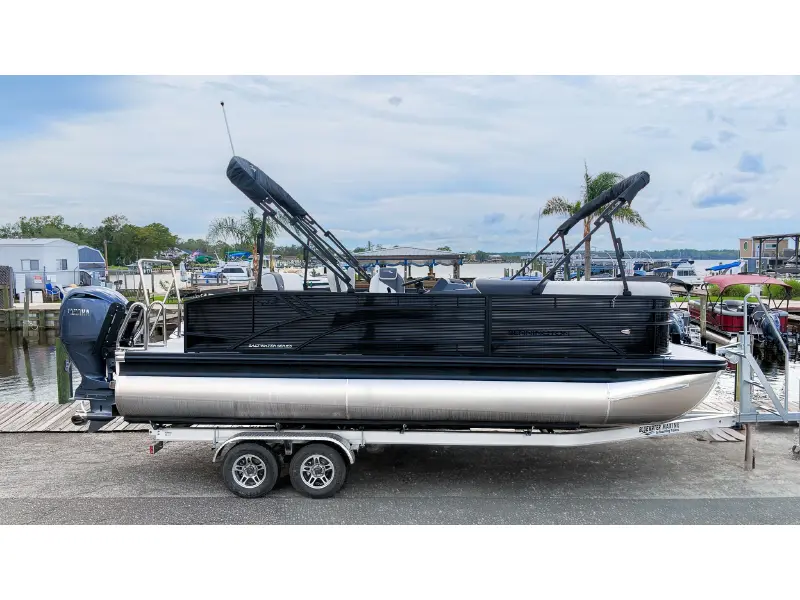 2027 Bennington 22 S1 SWINGBACK