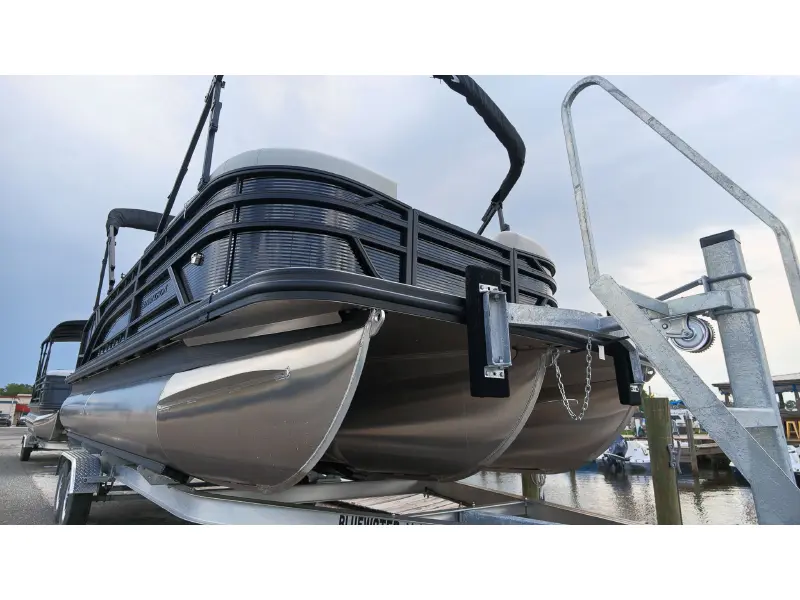 2027 Bennington 22 S1 SWINGBACK