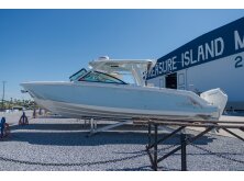 Boston Whaler 330 Vantage Review image