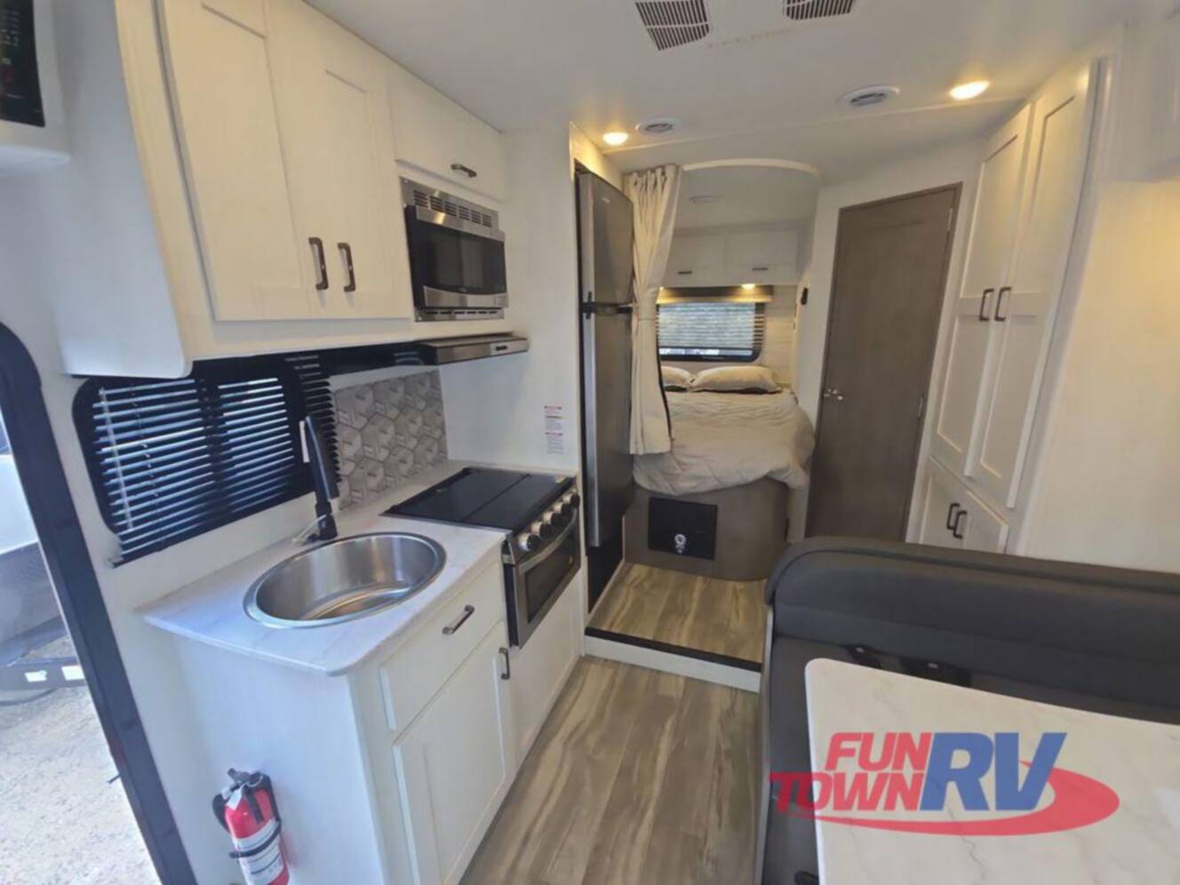 A photo of this 2025 Gulf Stream Rv Yellowstone Y6237LE