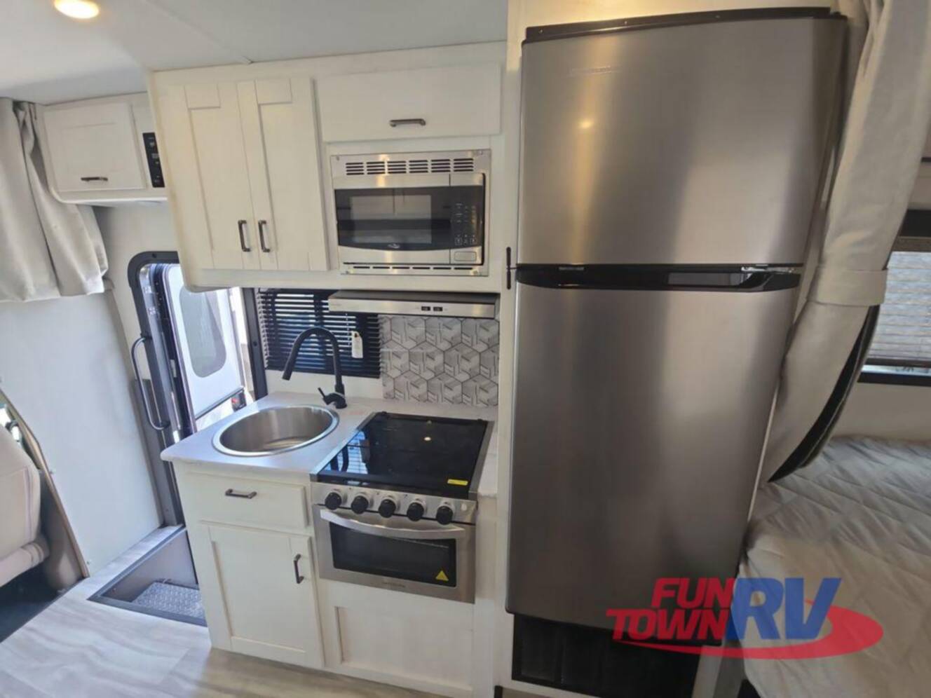 A photo of this 2025 Gulf Stream Rv Yellowstone Y6237LE