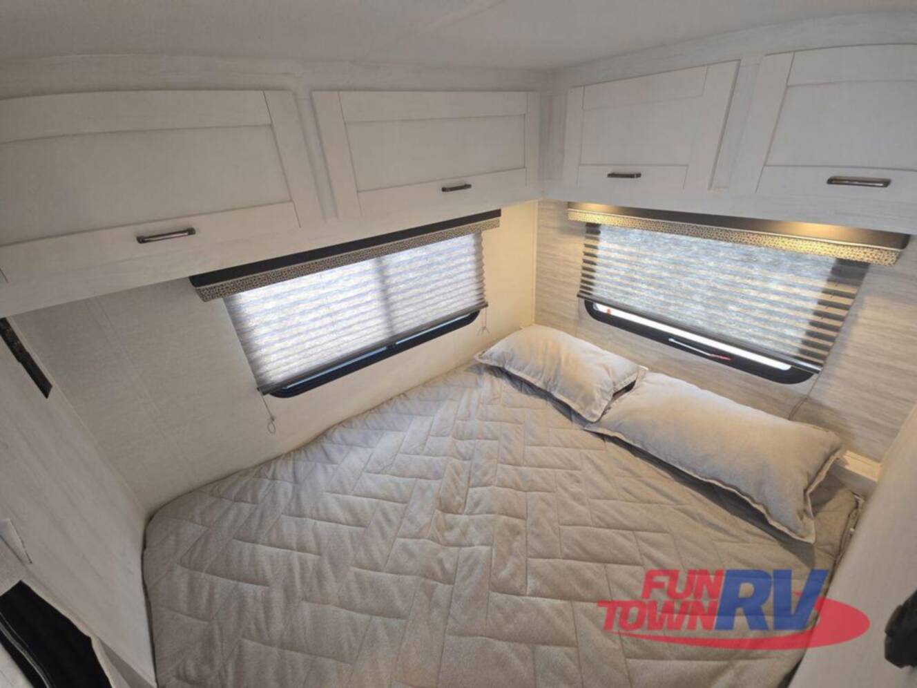 A photo of this 2025 Gulf Stream Rv Yellowstone Y6237LE