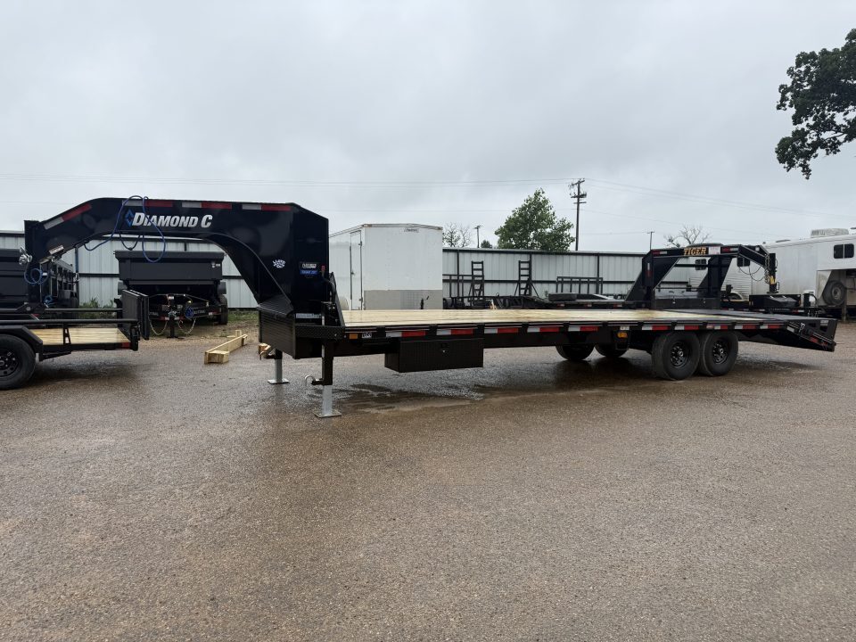 2026 Diamond C Trailers FMAX207 28X102MR in Waco, TX