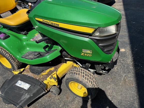 2015 John Deere X320 in New Philadelphia, OH