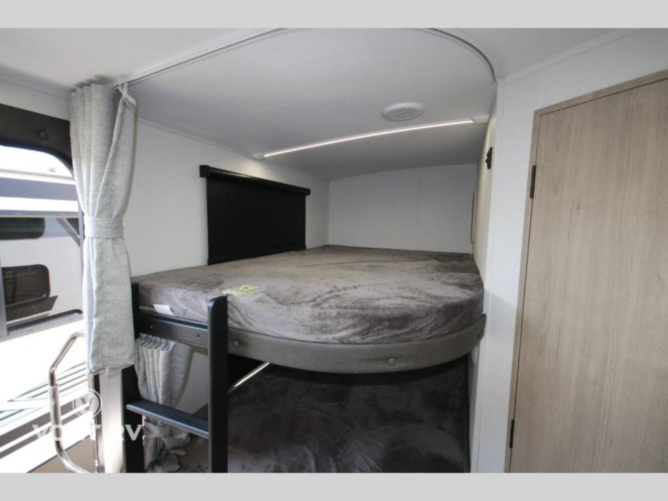 A photo of this 2025 Grand Design Imagine 2470BH
