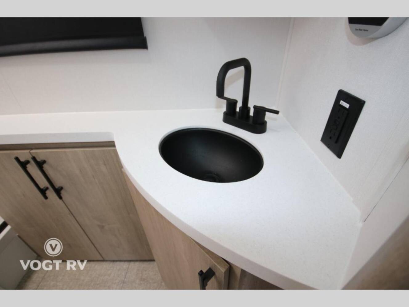 A photo of this 2025 Grand Design Imagine 2470BH