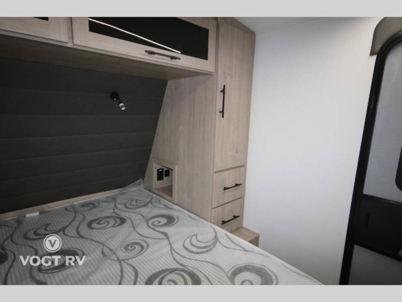 A photo of this 2025 Grand Design Imagine 2470BH