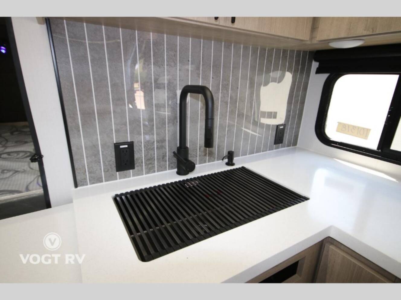 A photo of this 2025 Grand Design Imagine 2470BH