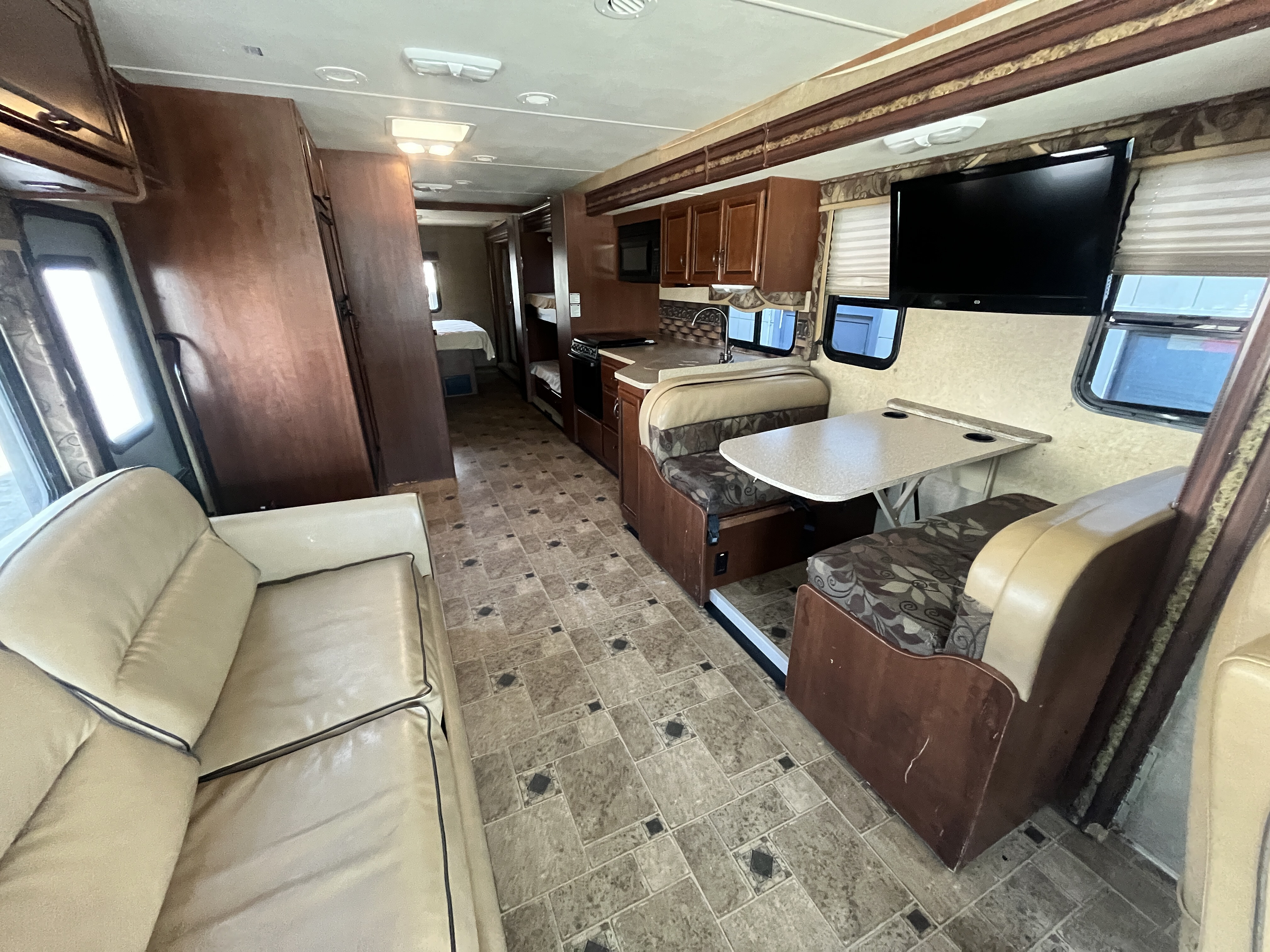2014 Thor Motor Coach Hurricane 34J in burbank CA