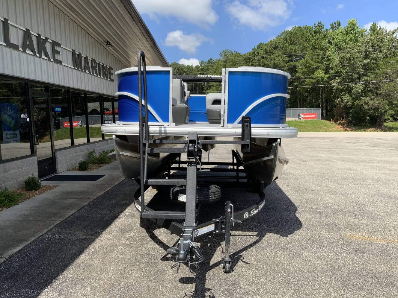 A photo of this 2027 Sun Tracker Party Barge® 16 DLX