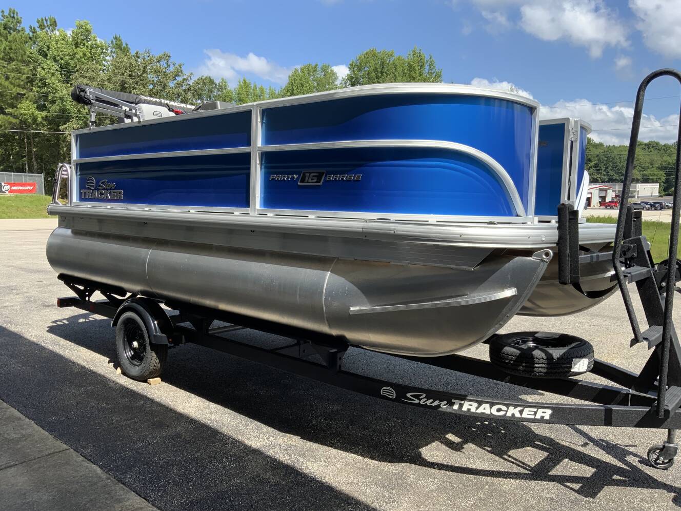 A photo of this 2027 Sun Tracker Party Barge® 16 DLX
