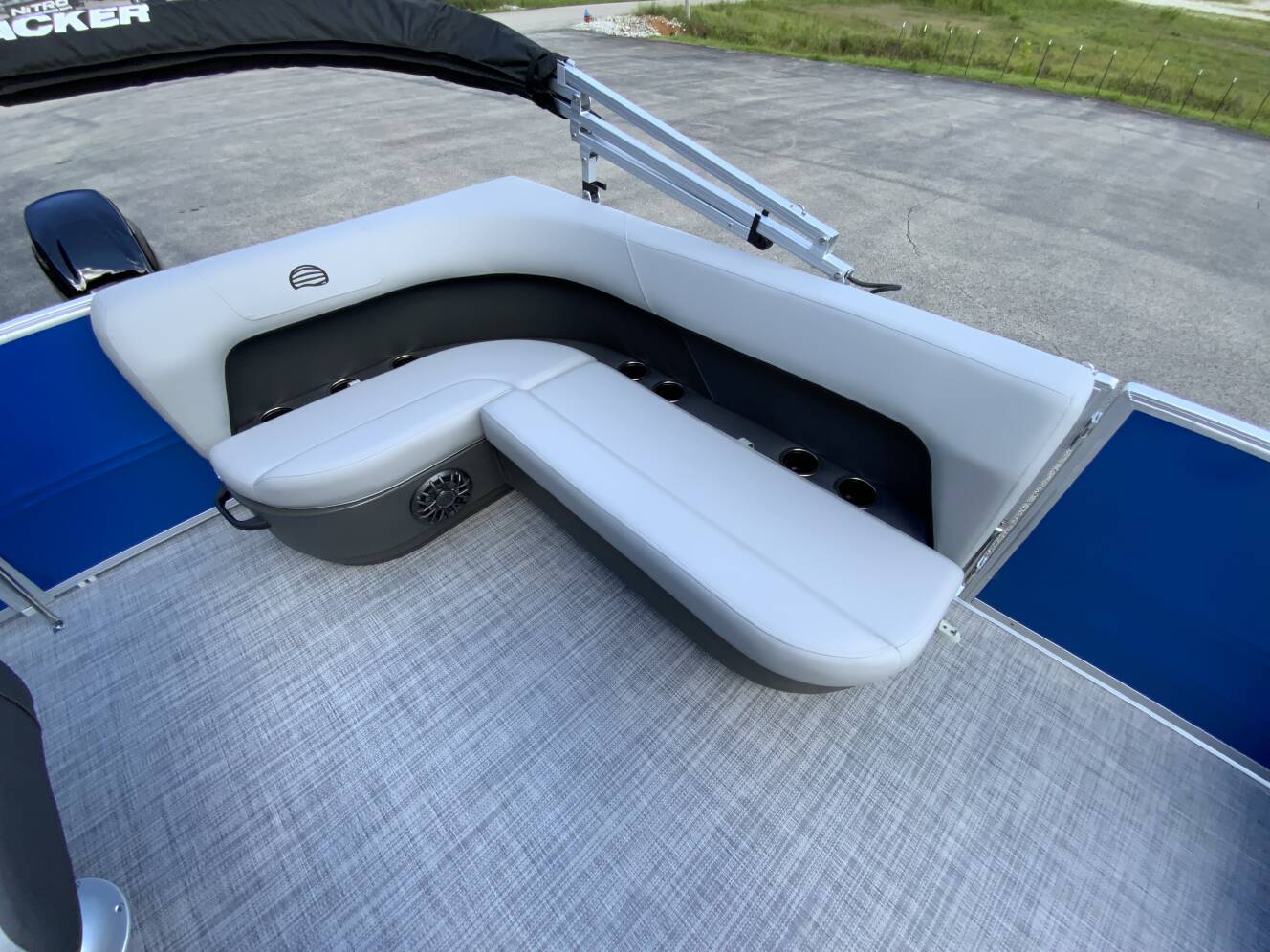 A photo of this 2027 Sun Tracker Party Barge® 16 DLX