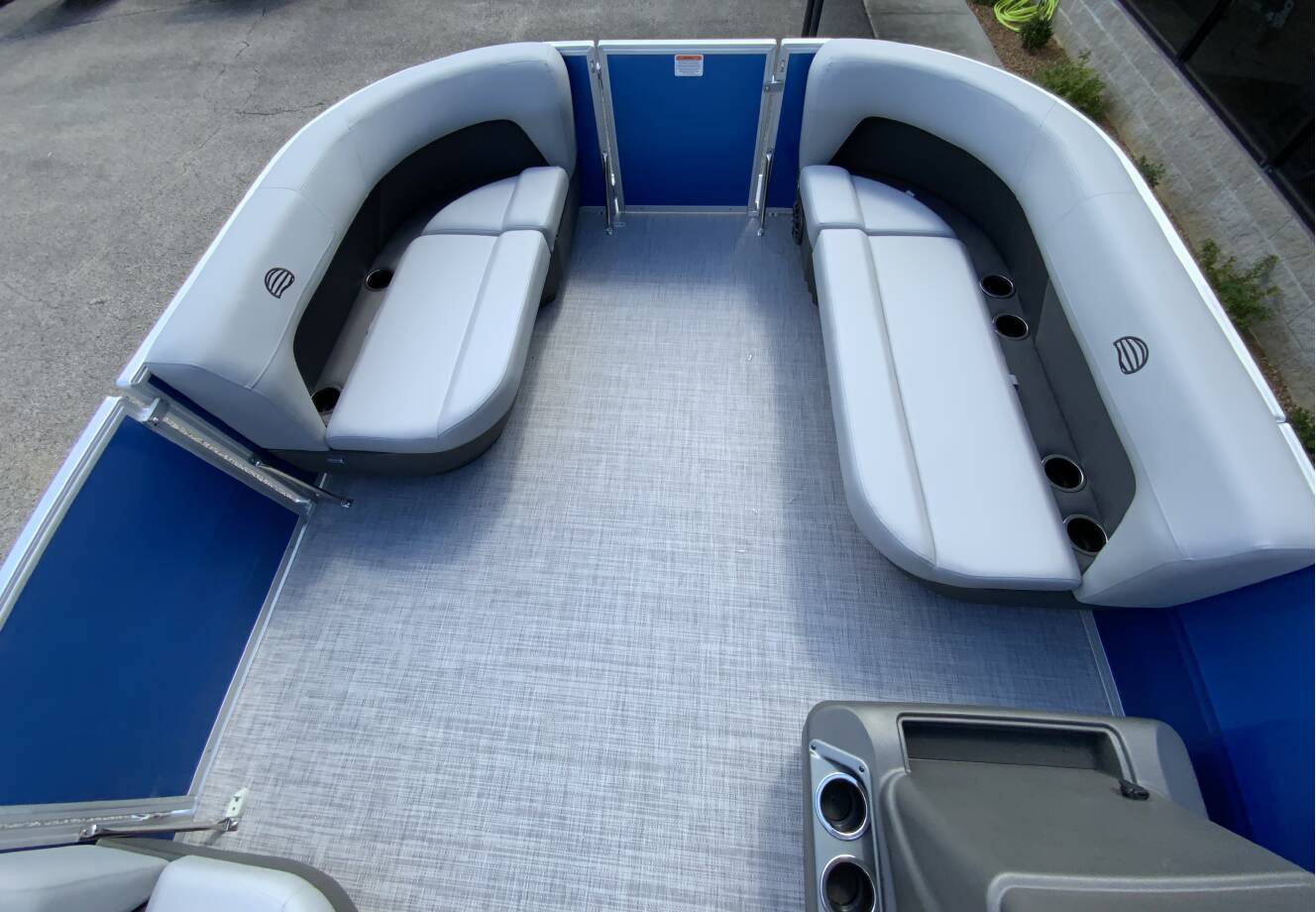 A photo of this 2027 Sun Tracker Party Barge® 16 DLX