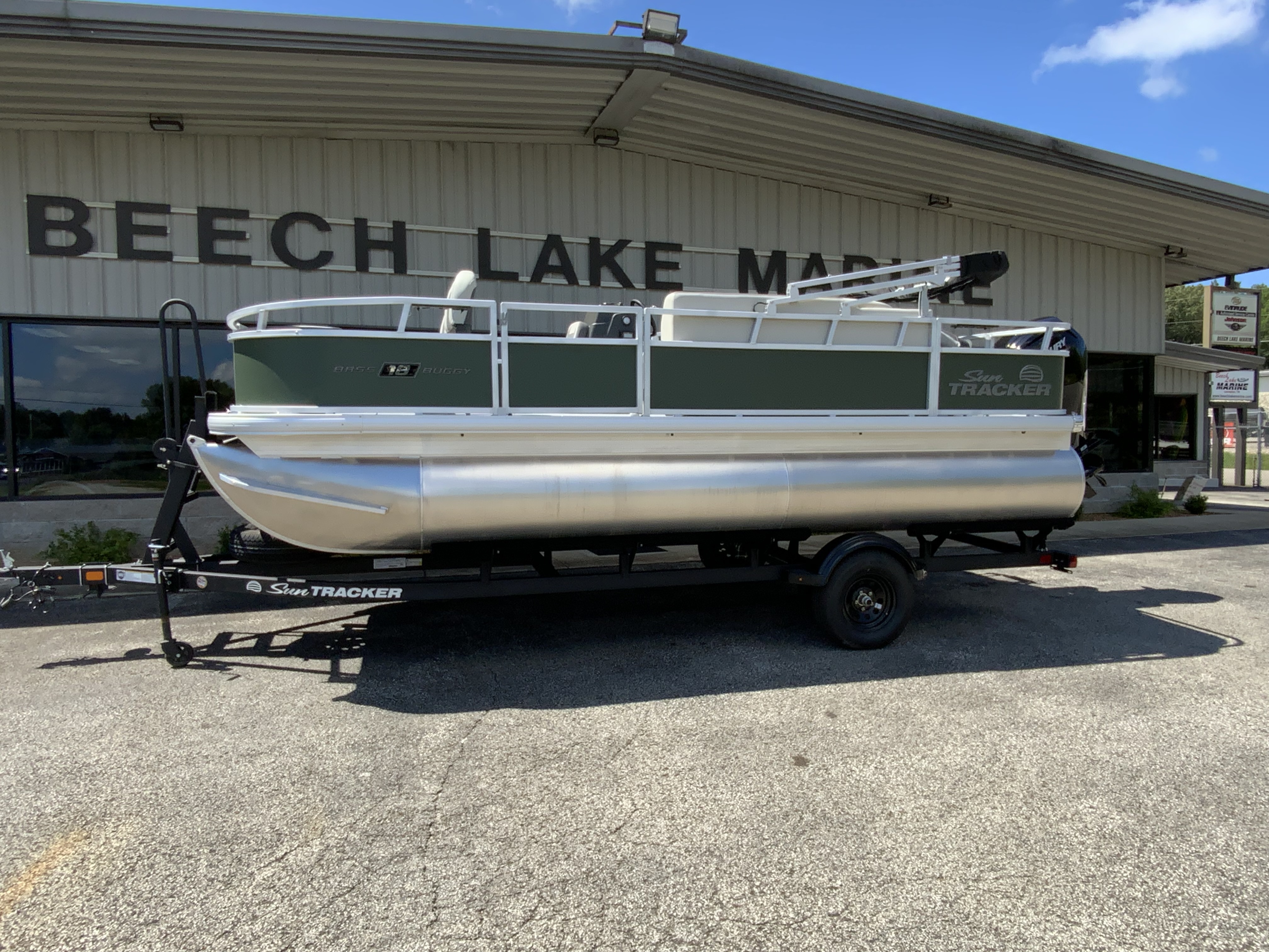 2027 Sun Tracker Bass Buggy® 18 DLX in lexington TN