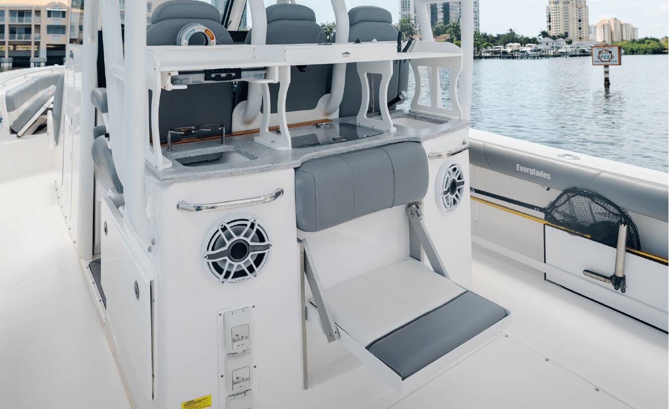A photo of this 2024 Everglades 365 Center Console