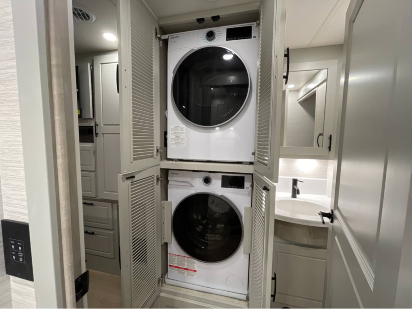 A photo of this 2027 Dynamax DX3 34KD