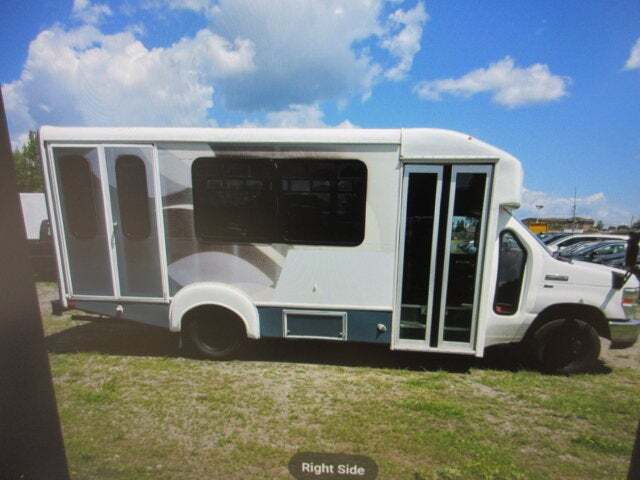2015 Ford E350, 10 PASS, HANDICAP BUS in South Amboy, NJ