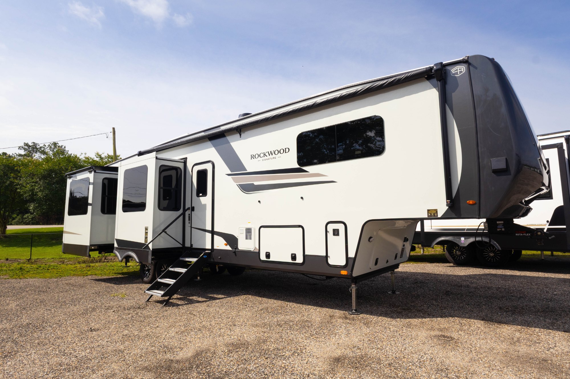 2026 Forest River Rockwood Signature 404SRK in robertsdale AL