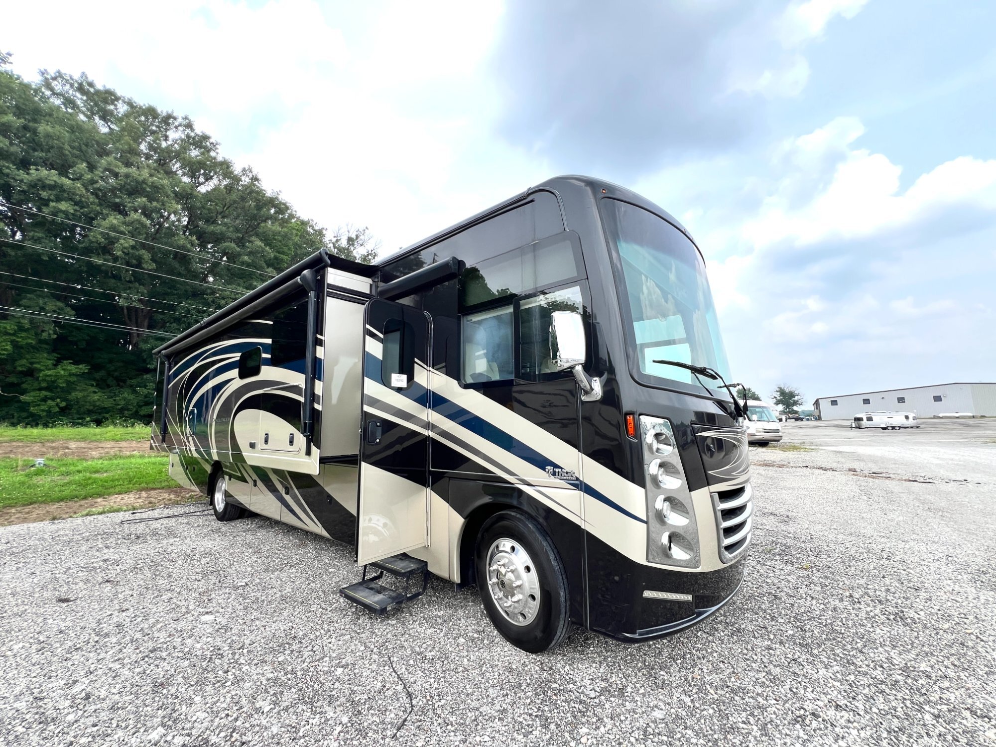 2019 Thor Motor Coach Challenger 37FH in wabash IN