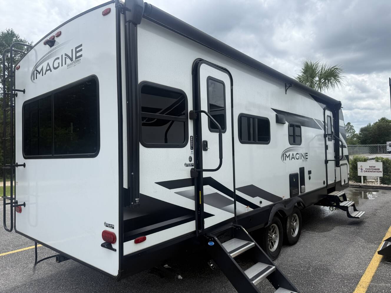 A photo of this 2024 Grand Design Imagine 2500RL