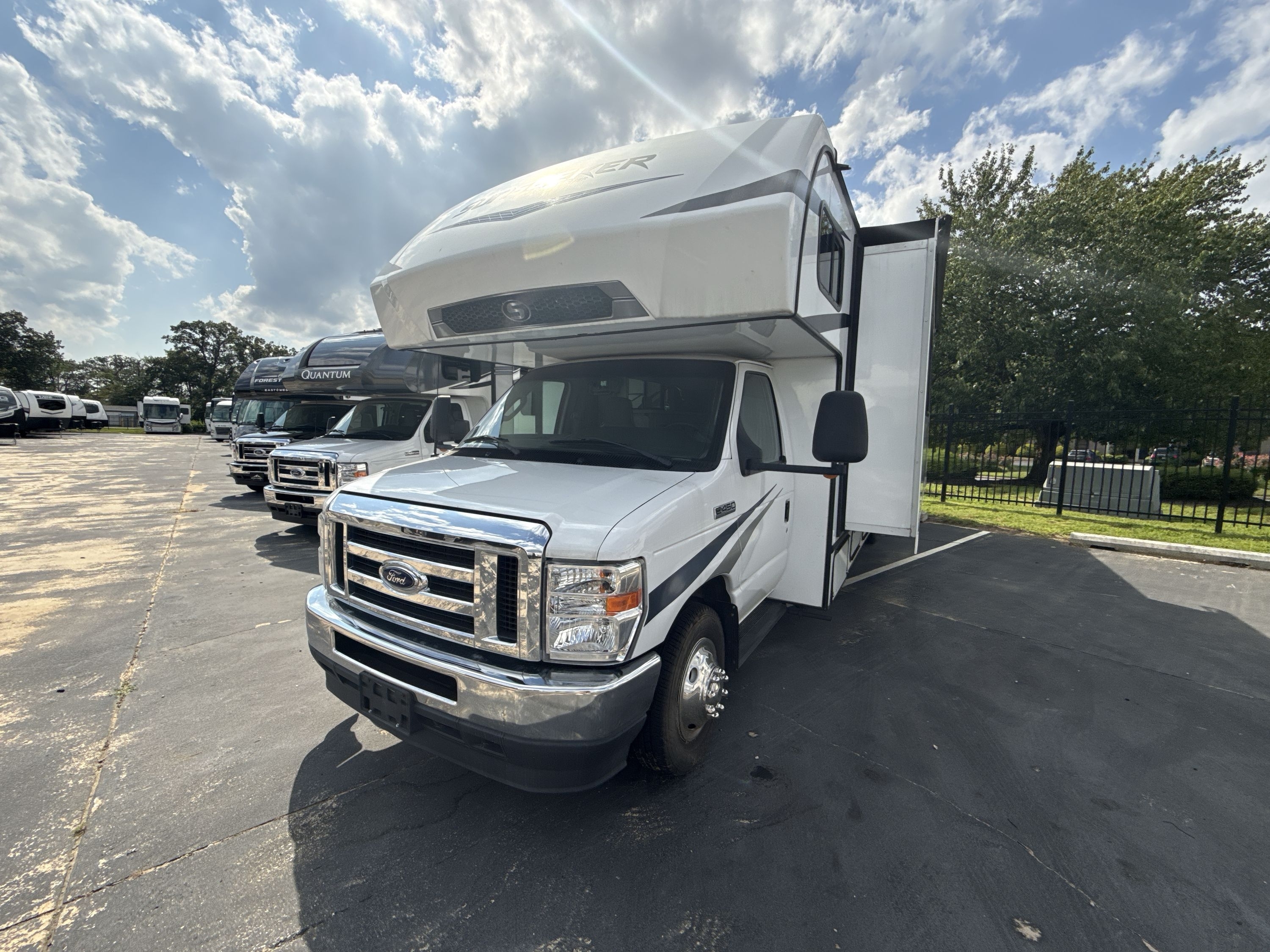 2024 Forest River SUNSEEKER 3010DSF RV