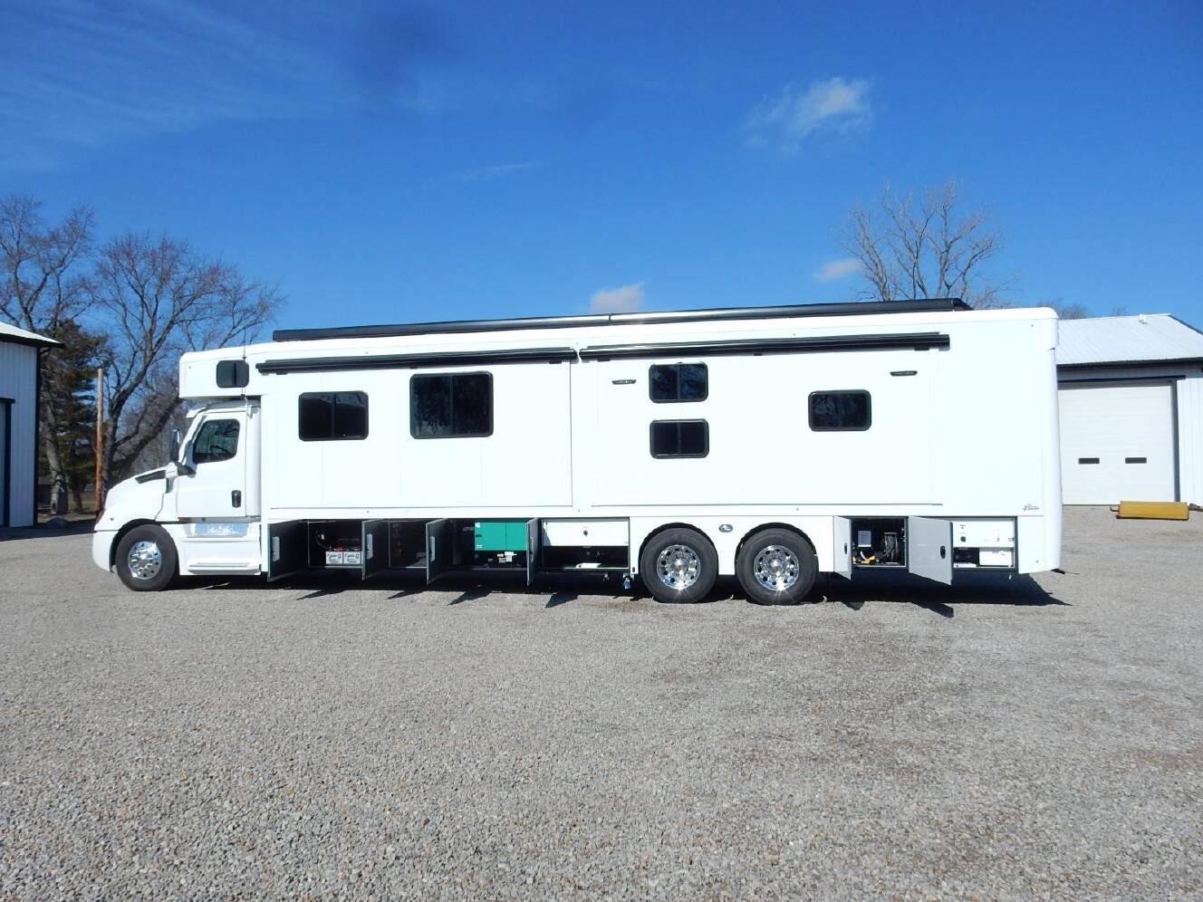 A photo of this 2027 Show Hauler SH1377T1-36