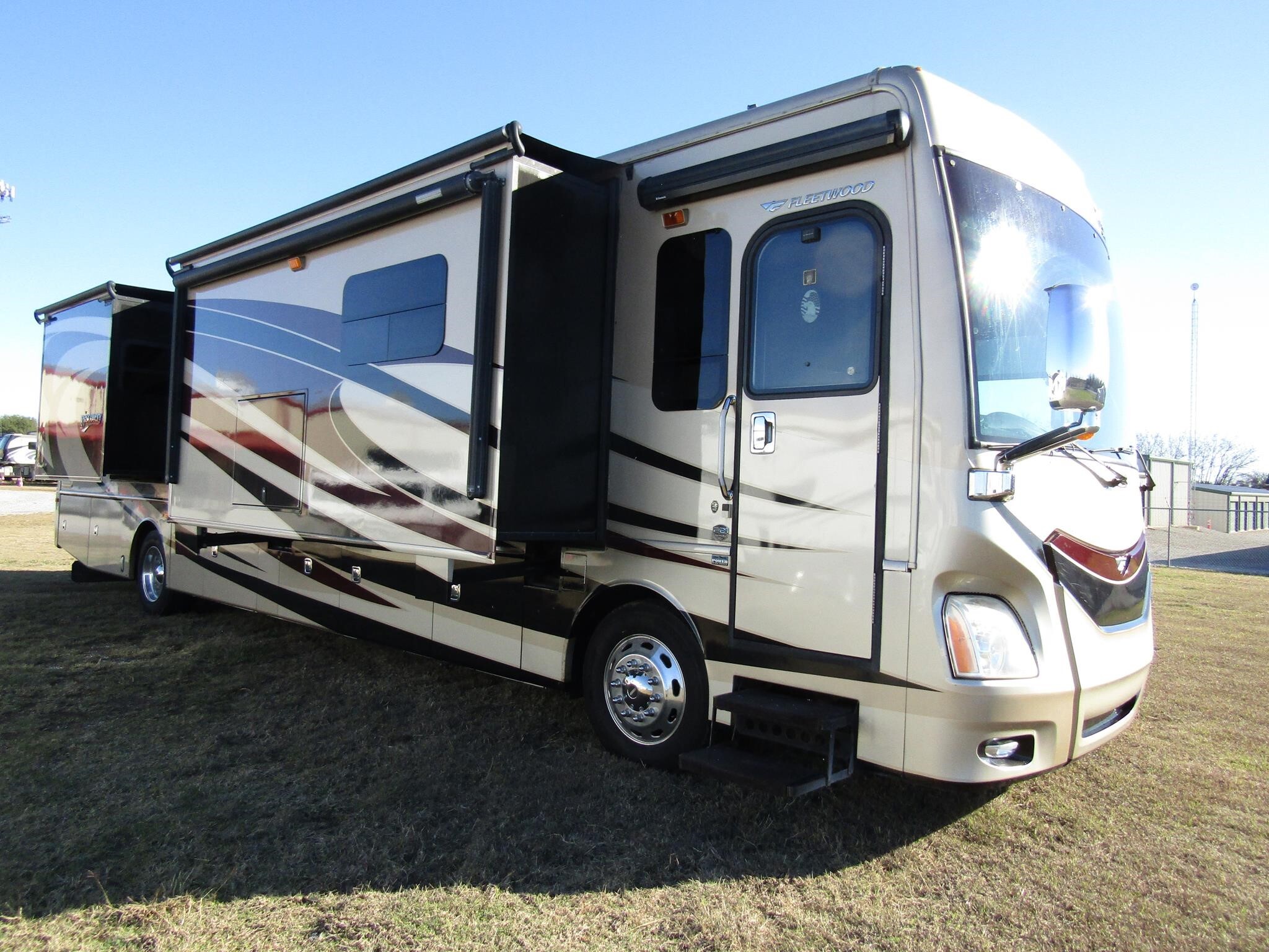 2016 Fleetwood DISCOVERY 40E Class A Diesel Motorhome - Diesel Pusher RV