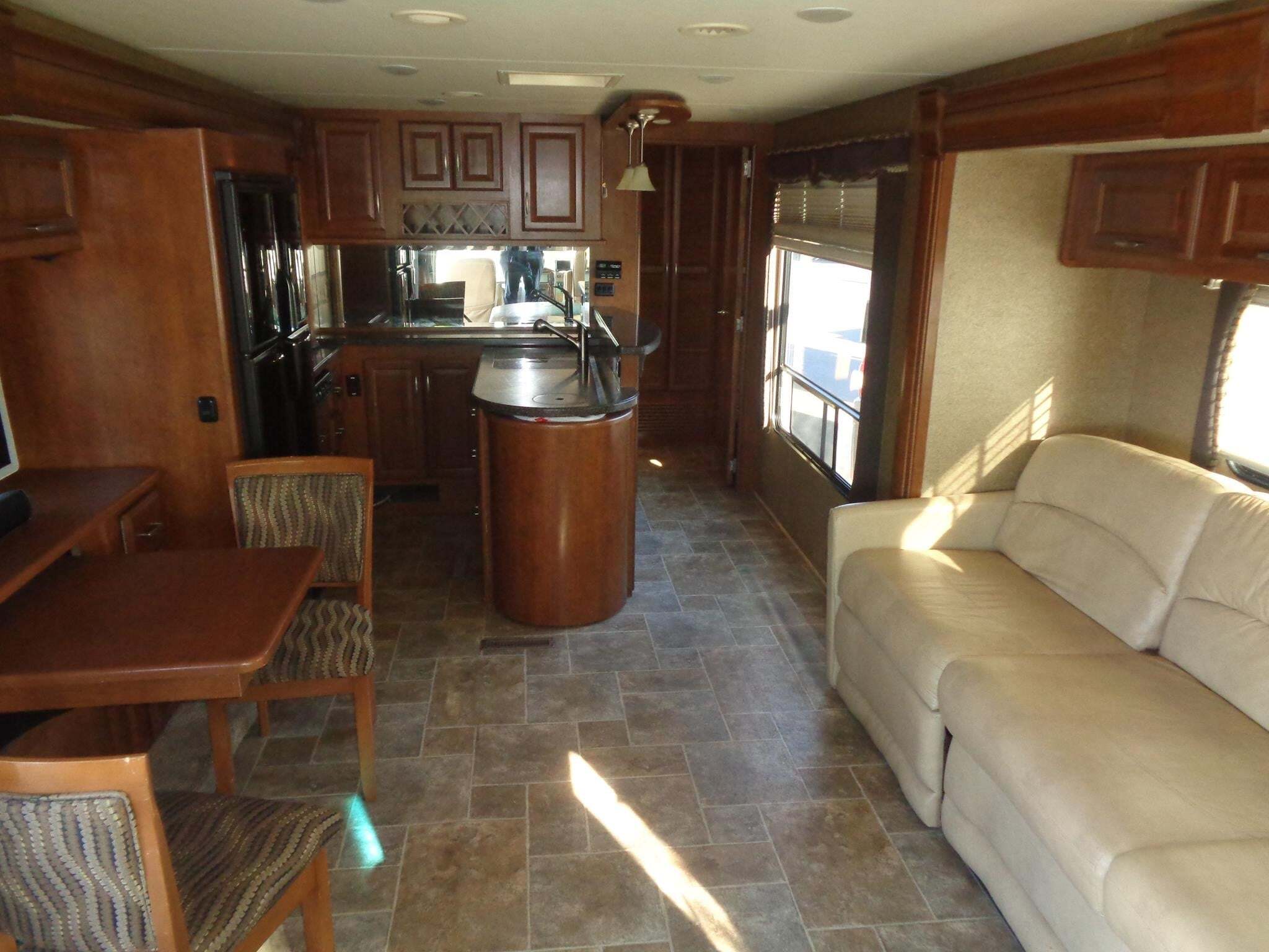 2014 Thor Motor Coach CHALLENGER 37GT in pahrump NV