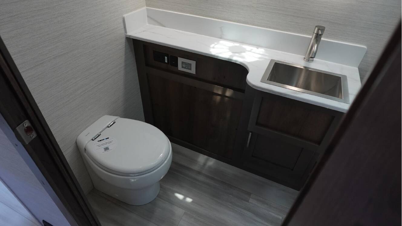 A photo of this 2027 Dynamax ISATA 6 31KS